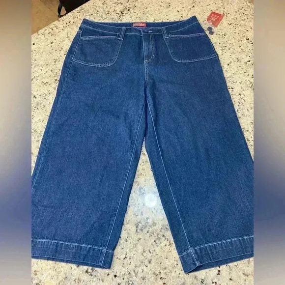 Faded Glory Capris NWT
Size: 16W
Excellent new condition!!! - Picture 2 of 6